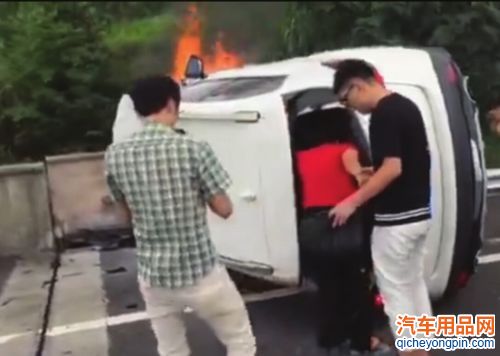 随后，妻子也成功脱险。
