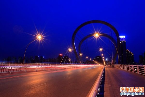 晚上 城市 道路